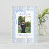 Blue Bow Floral Graduation Dankeskarte (Stehend Vorderseite)