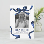 Blue Bow Foto Graduation Party Einladung (Stehend Vorderseite)