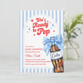 Blue Bow She's Ready to Pop Baby Shower Invitation Einladung (Stehend Vorderseite)