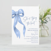 Blue Bow Sie bindet das Brautparty des Knotens Einladung (Stehend Vorderseite)
