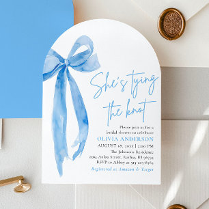 Blue Bow Sie bindet das Brautparty des Knotens Einladung
