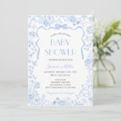 Blue Bow Toile De Jouy Boy Baby Shower Einladung (Stehend Vorderseite)