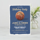 Blue Boys Basketball Theme Double Birthday Party Einladung (Stehend Vorderseite)