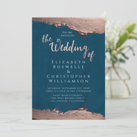 Blue Bronze Metal Elegante Script Hochzeit Einladung (Stehend Vorderseite)