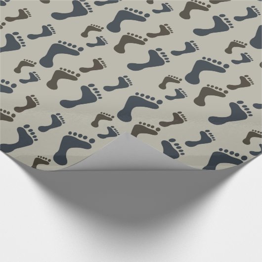 Blue Brown Footprints Baby Dusche Geschenkpapier (Ecke)