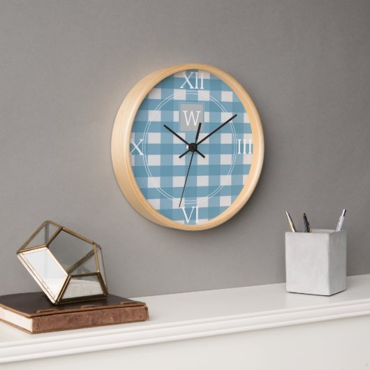 Blue Buffalo Kariert Monogram Clock Uhr (Büro)