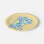 Blue Calico Bär lächeln auf dem Stuhl Pappteller (Schrägansicht)