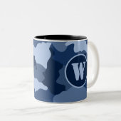 Blue Camouflage Monogram Zweifarbige Tasse (VorderseiteRechts)