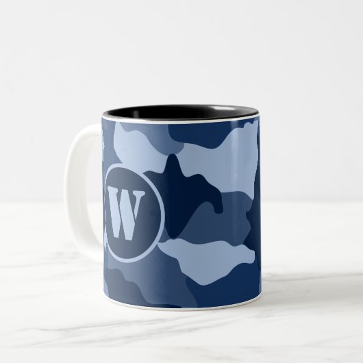 Blue Camouflage Monogram Zweifarbige Tasse (Vorderseite Links)