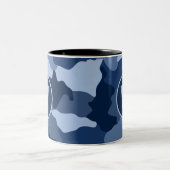 Blue Camouflage Monogram Zweifarbige Tasse (Mittel)