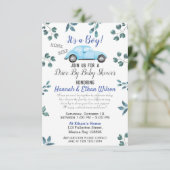 Blue Car & Greenery Drive by Baby Shower Parade Einladung (Stehend Vorderseite)