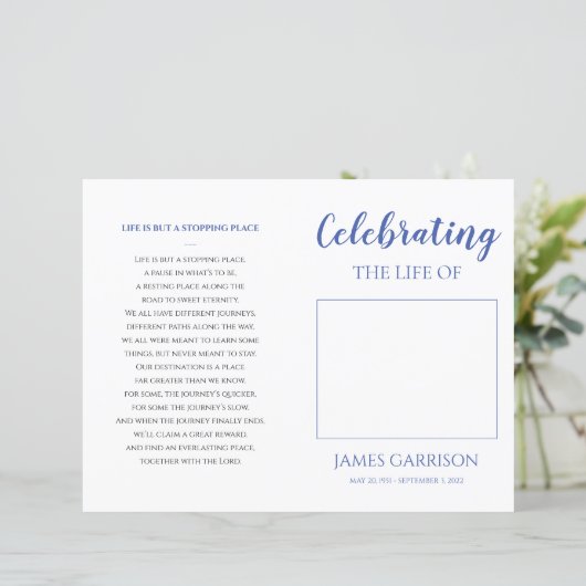 Blue Celebration of Life Funeral Foto Program (Stehend Vorderseite)