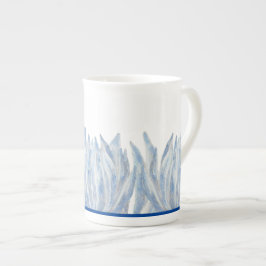 Blue Chalk Sticks auf einer Knochen-China-Tasse Porzellantasse