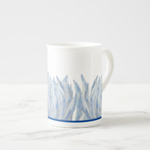 Blue Chalk Sticks auf einer Knochen-China-Tasse Porzellantasse