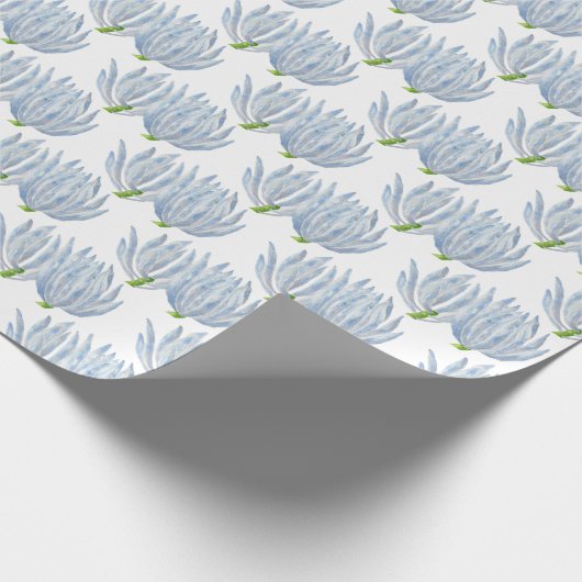 Blue Chalk Sticks auf einer Wrapping Paper Roll Geschenkpapier (Ecke)