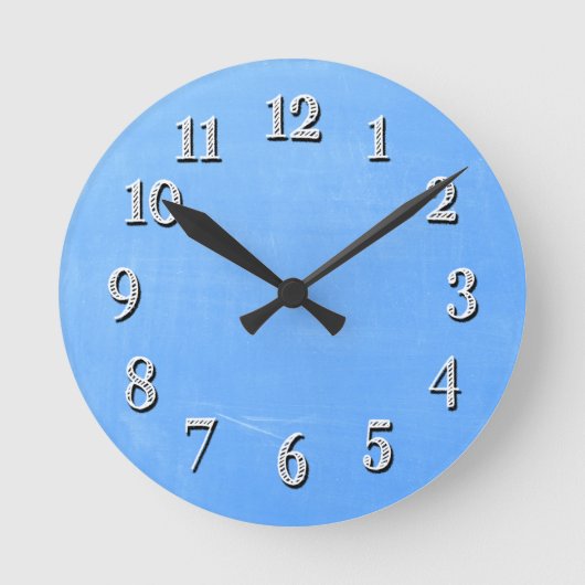 Blue Chalkboard Style Wall Clock Runde Wanduhr (Vorderseite)