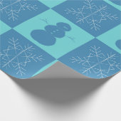 Blue Checkerboard Snowflake and Snowman Geschenkpapier (Ecke)