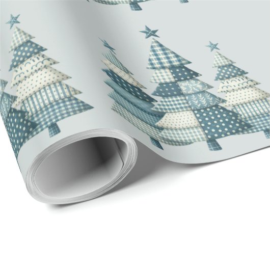 Blue Checkered Christmas Trees Geschenkpapier (Rolleneckpunkt)