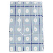 Blue Checkered Daisy pattern Mittlere Geschenktüte (Rückseite)