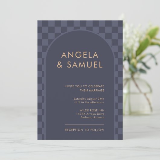 Blue Checkered Modern Wedding Einladung (Stehend Vorderseite)