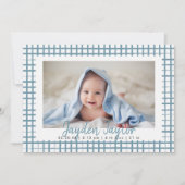 Blue Checkered Pattern Boy Foto Birth Ankündigung (Vorderseite)