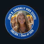 Blue Cheerleader Foto High School Spirit Button<br><div class="desc">Dieses coole,  kundenspezifische Highschool Cheerleader Foto Geschenk zeigt eine weiße Typografie Ihres Teams und Spielernamen auf einem blauen Knopf. Personalisieren Sie sich mit dem Foto Ihres Schülers und das Klassenzjahr als stolze,  aufregende Eltern. Eine Mutter und ein Vater können diese Knöpfe für den Wettbewerb und Spiele tragen.</div>