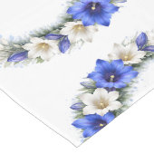 Blue Chic Botanical Wreath Wedding Decor Newlyweds Großer Tischläufer (Ecke)