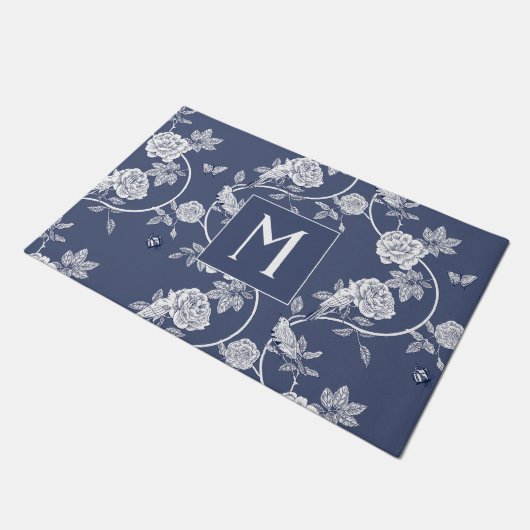Blue Chinoiserie Blume Monogram Fußmatte (Schrägansicht)
