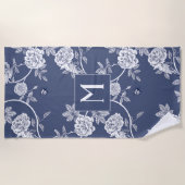 Blue Chinoiserie Blume und Birnen Monogram Strandtuch (Vorderseite)