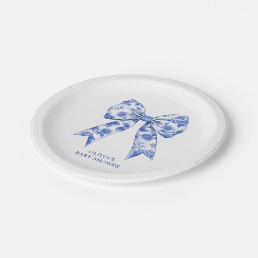 Blue Chinoiserie Coquette Bow Baby Dusche Pappteller (Schrägansicht)