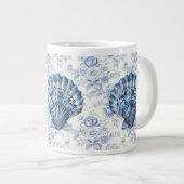 Blue Chinoiserie Shell Jumbo Ceramic Mug Jumbo-Tasse (Vorderseite Rechts)