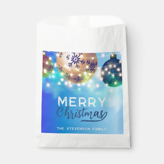 Blue Christmas Baubles Twinkling String Lights Geschenktütchen (Vorderseite)