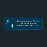 Blue Christmas Pine und Star Rücksendeadresse<br><div class="desc">Diese Labels sind mit einem blauen Hintergrund gestaltet und mit Kiefer- und Sterndesignelementen dekoriert. Ein großartiges Rücksenderetikett für Ihre Urlaubskarten,  Weihnachtskarten,  Briefe oder Einladungen.</div>