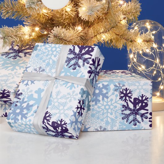Blue Christmas Snowflakes Indigo Snowy White Geschenkpapier (Feiertage)