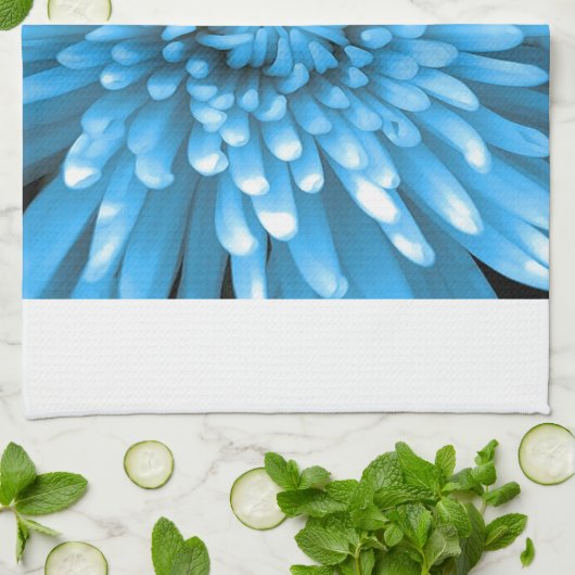 Blue Chrysanthemum Handtuch (Gefaltet)