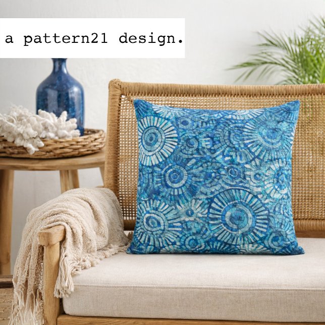 blue circle batik pattern kissen (Hand dyed batik style pillow adds bold ocean blue pattern to relaxed coastal spaces)