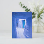 Blue City Alleyway Postkarte (Stehend Vorderseite)