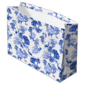 Blue Classic French Country Toile Deer Forest Große Geschenktüte (Rückseite Schrägansicht)