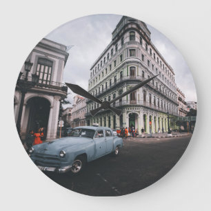 Blue Classic Vintage Car Cityscape Große Wanduhr