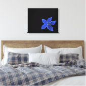 Blue Clematis auf schwarz ummantelten Canvas Leinwanddruck (Insitu (Schlafzimmer))