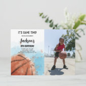 Blue Cloud Basketball Geburtstagseinladung Einladung (Stehend Vorderseite)