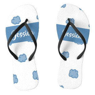Blue clouds on white badesandalen
