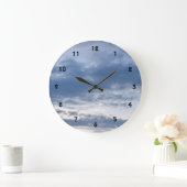 Blue Cloudy Sky Große Wanduhr (Zuhause)
