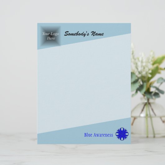 Blue Clover Ribbon von Kenneth Yoncich (Stehend Vorderseite)