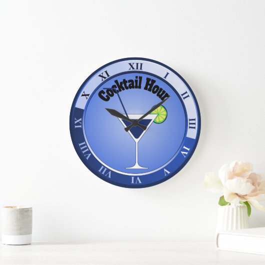 Blue Cocktail Hour Bar Clock Große Wanduhr (Zuhause)