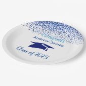 Blue Confetti 2025 Abschluss - Glückwünsche Pappteller (Schrägansicht)