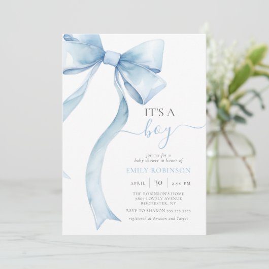 Blue Coquette Bow Es ist ein Baby Dusche Gingham Einladung (Stehend Vorderseite)