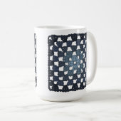 Blue Crochet Granny Square Coffee Mug Kaffeetasse (VorderseiteRechts)