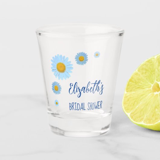 Blue Daisies Floral Brautparty Schnapsglas (Vorderseite)