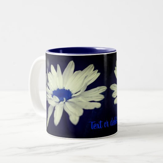 Blue Daisy Floral Art Personalisiert Zweifarbige Tasse (Vorderseite Links)